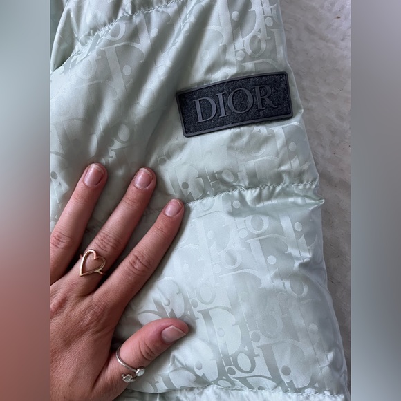 This jacket is beautiful ! Hardly warn , tags are still in intact ! - Picture 3 of 11